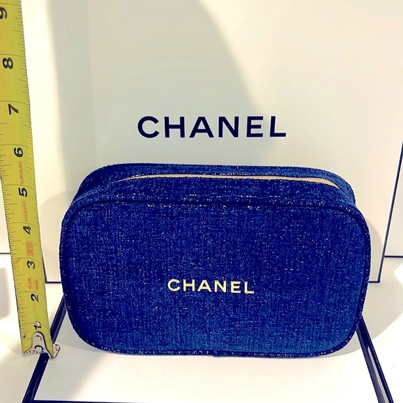 Chanel Holiday Makeup set - Picture 12 of 13